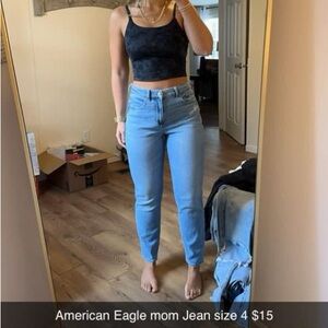 American Eagle, Mom jeans